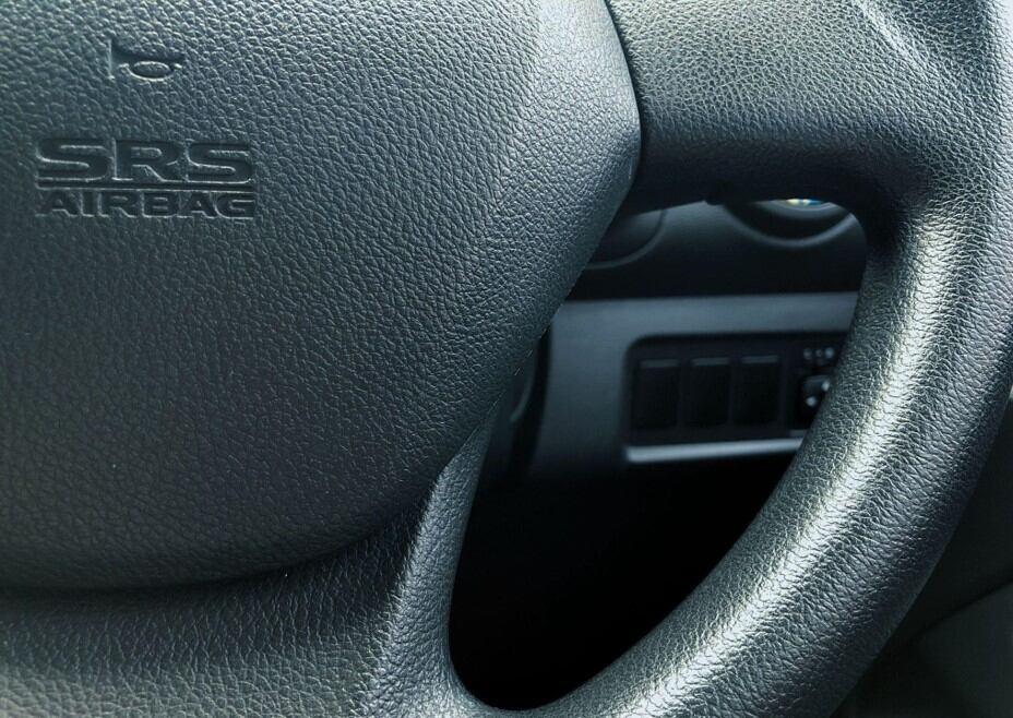 srs airbag in car steering